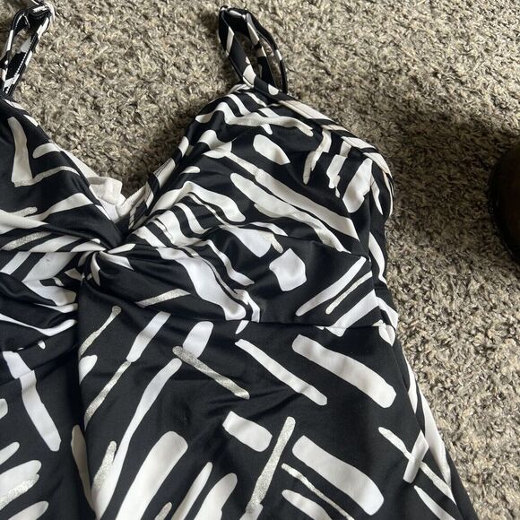 Miraclesuit Women’s Size 12 Tankini Swim Top Black White Twist Knot Underwire - Picture 2 of 6